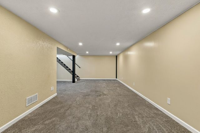 3323 Kimberly Downs Road, Davenport, IA 52807