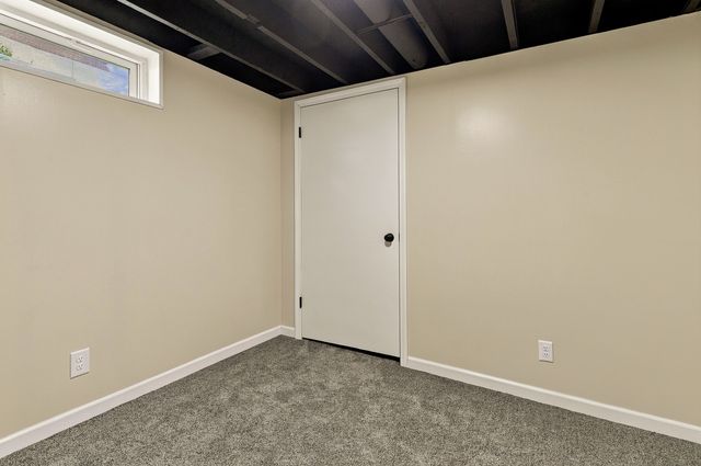 3323 Kimberly Downs Road, Davenport, IA 52807