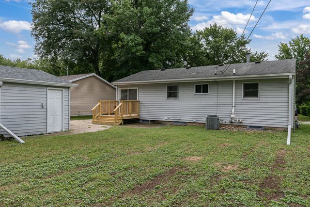 3323 Kimberly Downs Road, Davenport, IA 52807