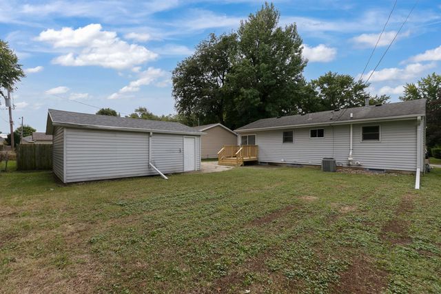 3323 Kimberly Downs Road, Davenport, IA 52807