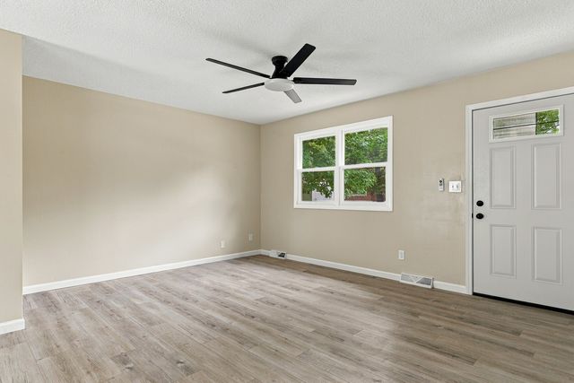 3323 Kimberly Downs Road, Davenport, IA 52807