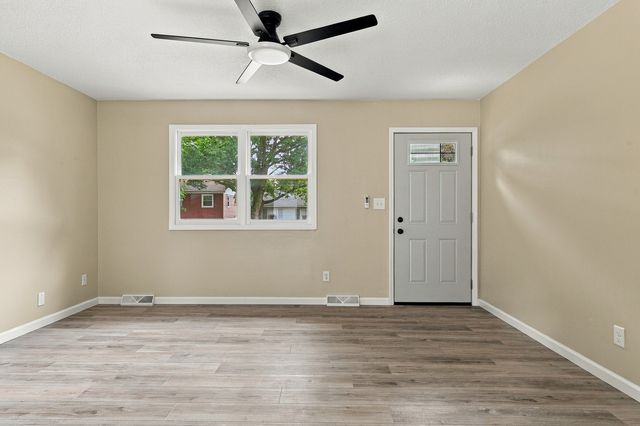 3323 Kimberly Downs Road, Davenport, IA 52807