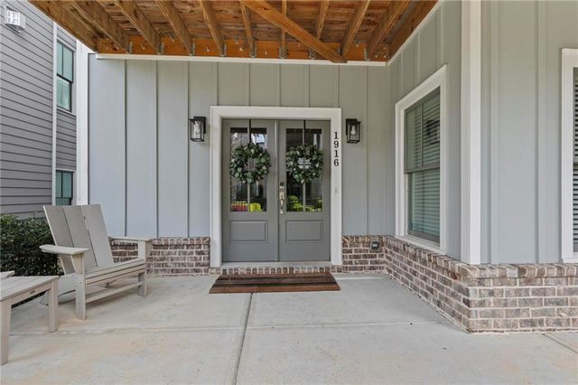 1916 Red Eagle Walk, Atlanta, GA 30318