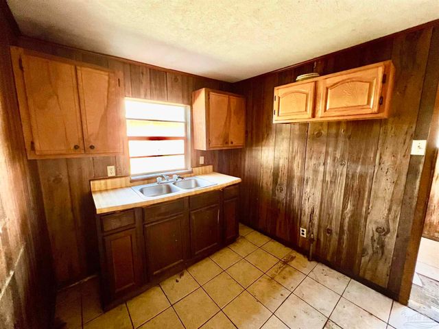 3042 N Guillemard St, Pensacola, FL 32503