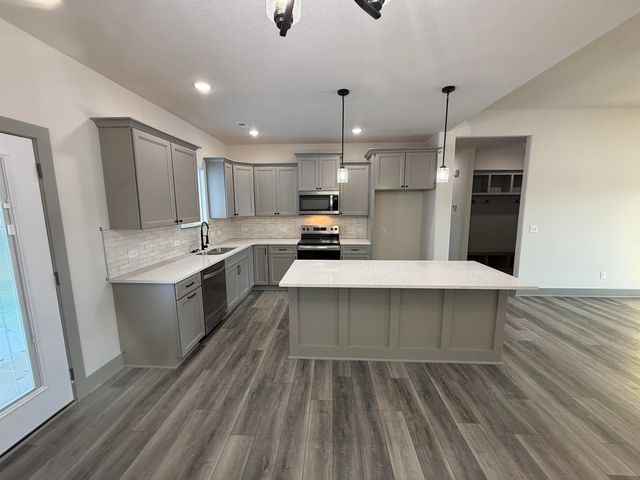 5534 W 42nd Street South, Wichita, KS 67215