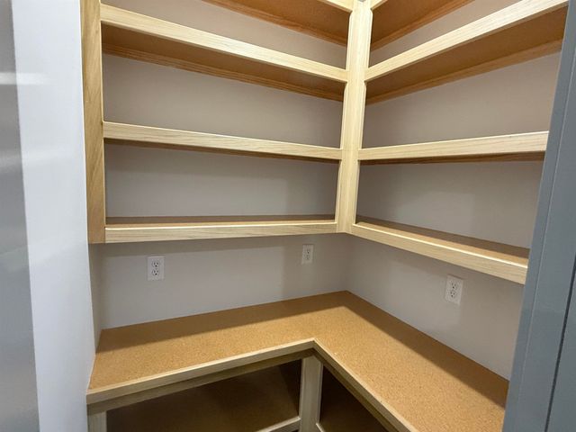 5534 W 42nd Street South, Wichita, KS 67215