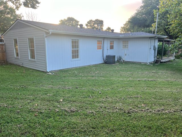 140 Vandenburg Drive, Denison, TX 75020