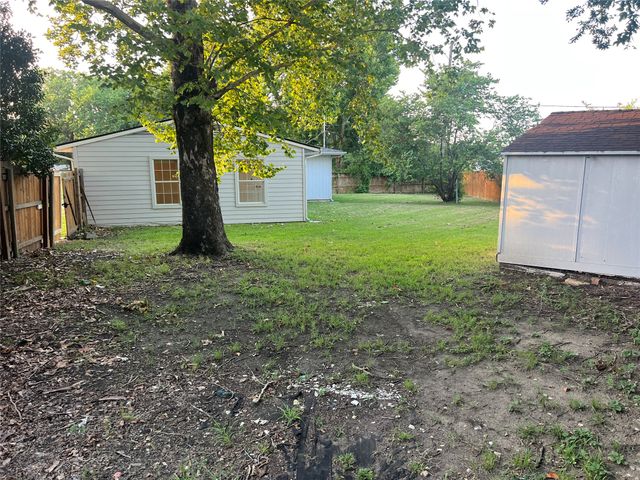 140 Vandenburg Drive, Denison, TX 75020