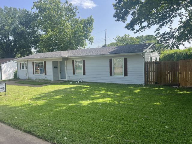 140 Vandenburg Drive, Denison, TX 75020