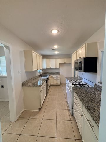 140 Vandenburg Drive, Denison, TX 75020