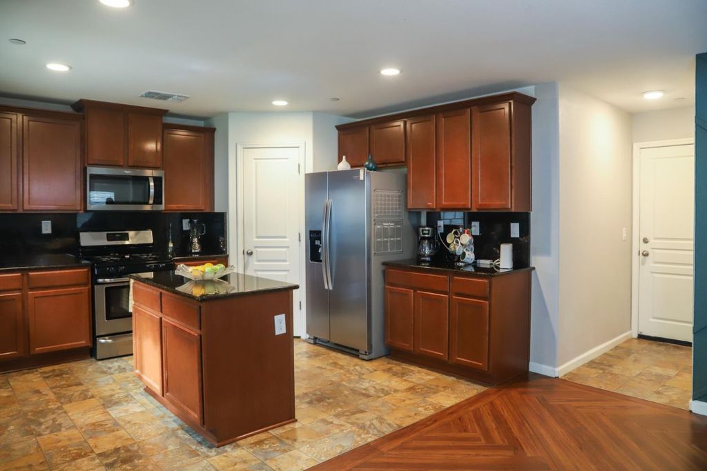 Image 12 of property listing at 313 Fritz Street, Madera, CA 93638