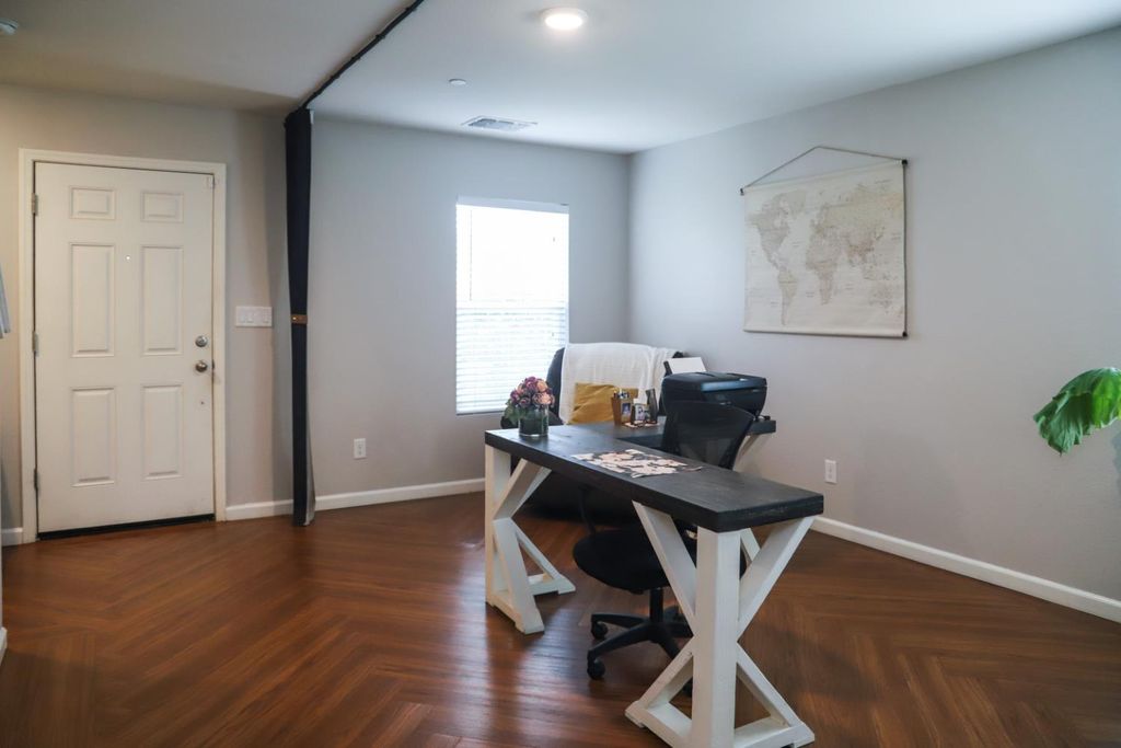 Image 5 of property listing at 313 Fritz Street, Madera, CA 93638