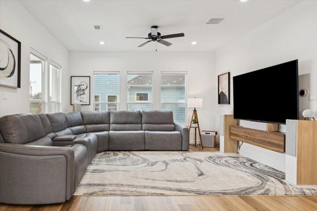 2922 Seargent Street, Seabrook, TX 77586