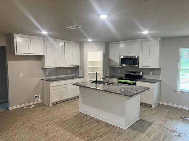 1009 Hereford, Springtown, TX 76082