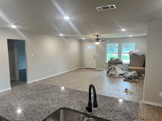 1009 Hereford, Springtown, TX 76082