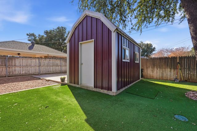 1633 Morris Avenue, Sweetwater, TX 79556