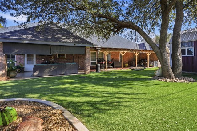 1633 Morris Avenue, Sweetwater, TX 79556