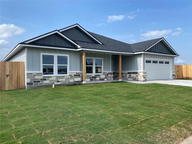 605 Cactus Street, Giddings, TX 78942