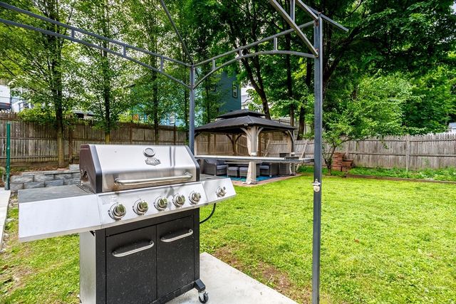 547 Elm St, Fitchburg, MA 01420