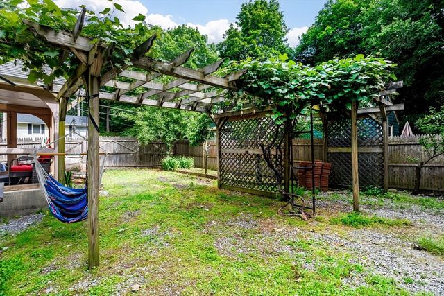 547 Elm St, Fitchburg, MA 01420
