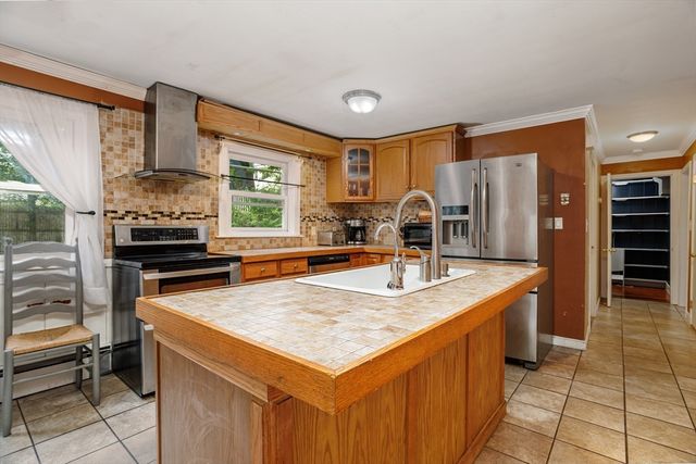 547 Elm St, Fitchburg, MA 01420