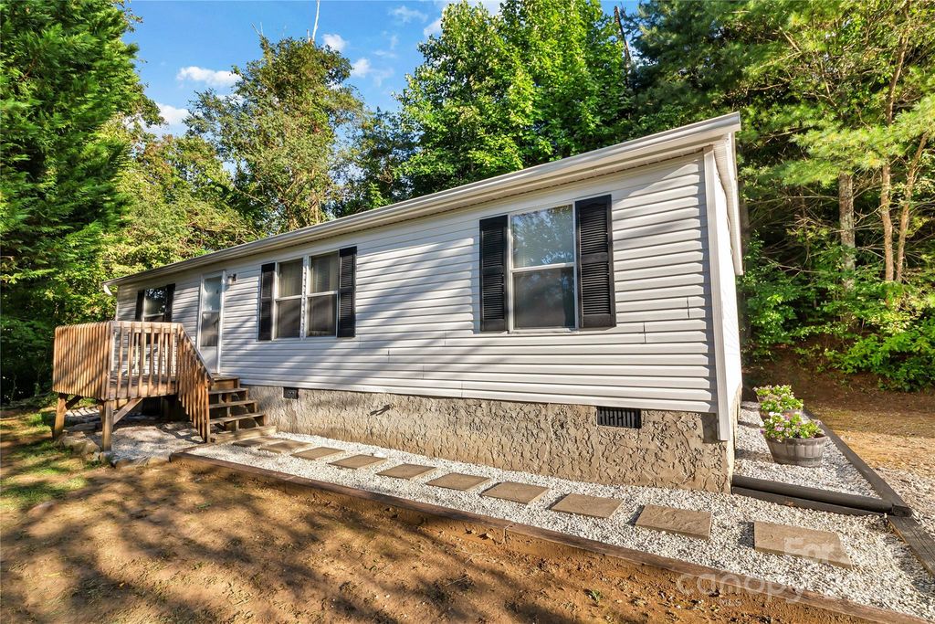 43 Goose Creek Road, Swannanoa, NC 28778