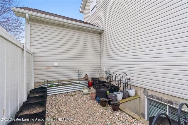 1851 Hollowbrook Drive, Holt, MI 48842