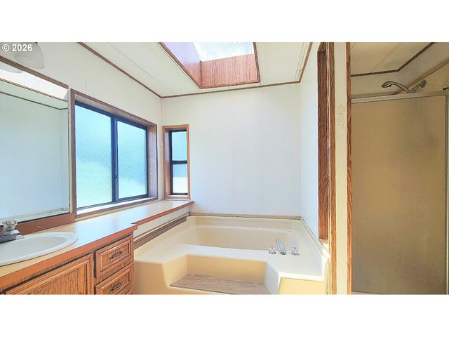23000 Se HIGHWAY 212, Damascus, OR 97089