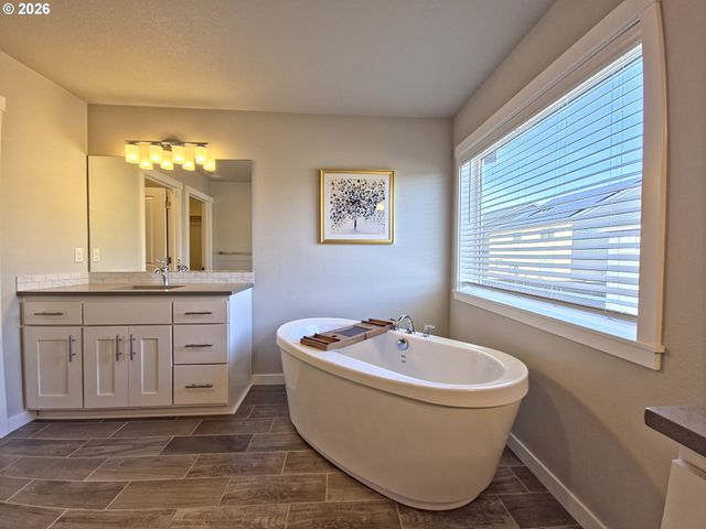 15975 Sw WREN Ln, Beaverton, OR 97007