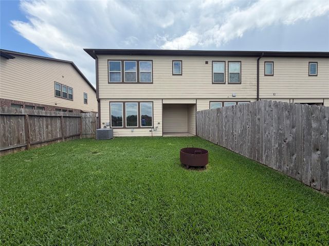 1234 Willow Plains Ln, Rosenberg, TX 77471