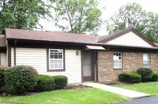 906 Nob Hill Drive 3, Niles, OH 44446