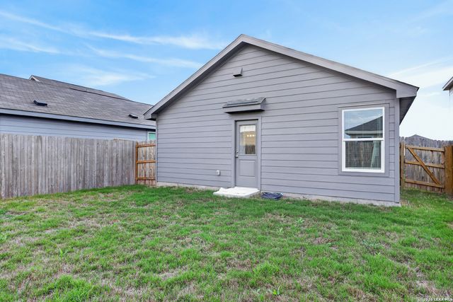 304 Alligator Crk, Seguin, TX 78155