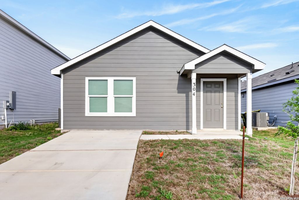 304 Alligator Crk, Seguin, TX 78155