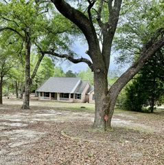 19201 Highway 613, Moss Point, MS 39562