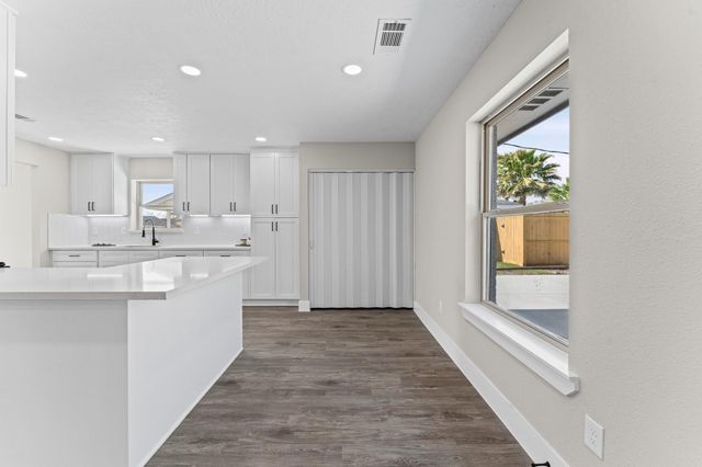 14011 Duncannon Drive, Houston, TX 77015