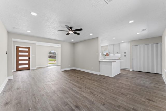 14011 Duncannon Drive, Houston, TX 77015