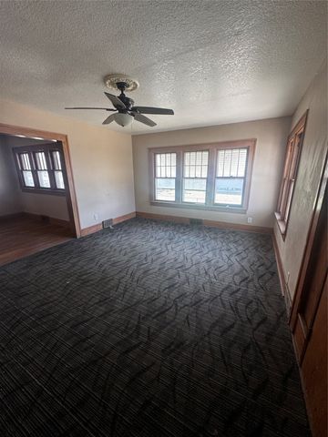 3505 6th Avenue, Des Moines, IA 50313