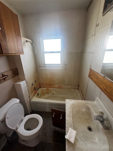 3505 6th Avenue, Des Moines, IA 50313