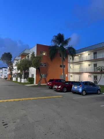 11307 SW 200th Street 313-b, Miami, FL 33157