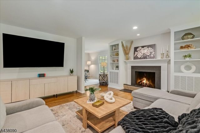 22 Ridge Dr W., Berkeley Heights Twp., NJ 07922