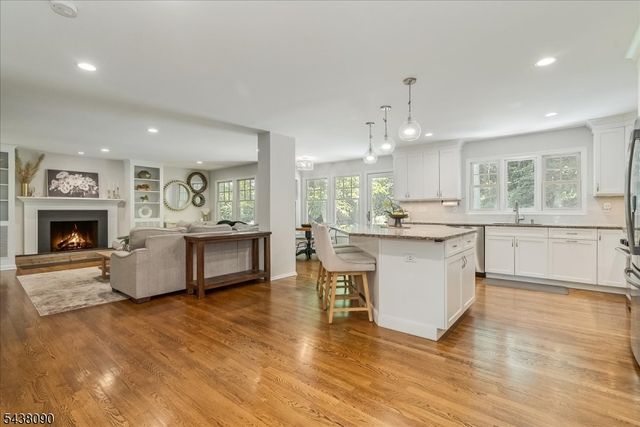 22 Ridge Dr W., Berkeley Heights Twp., NJ 07922