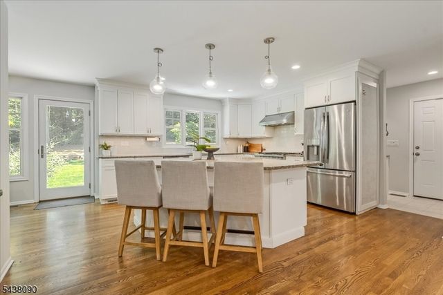 22 Ridge Dr W., Berkeley Heights Twp., NJ 07922