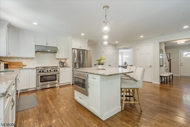22 Ridge Dr W., Berkeley Heights Twp., NJ 07922