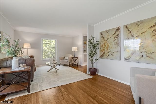 22 Ridge Dr W., Berkeley Heights Twp., NJ 07922