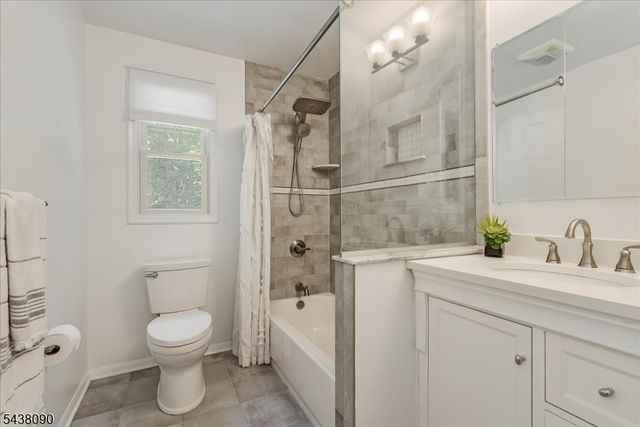 22 Ridge Dr W., Berkeley Heights Twp., NJ 07922