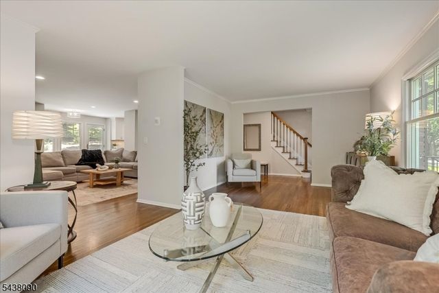 22 Ridge Dr W., Berkeley Heights Twp., NJ 07922