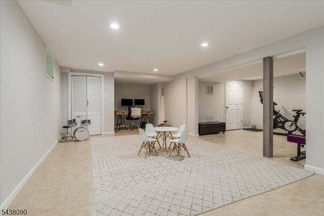 22 Ridge Dr W., Berkeley Heights Twp., NJ 07922