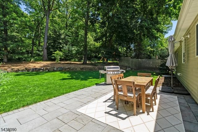 22 Ridge Dr W., Berkeley Heights Twp., NJ 07922