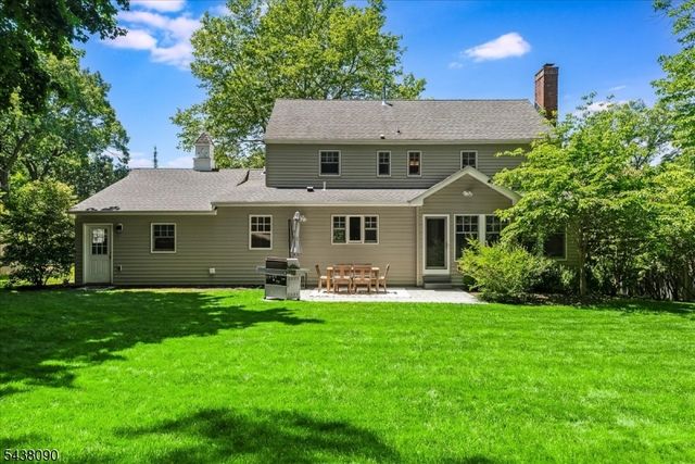 22 Ridge Dr W., Berkeley Heights Twp., NJ 07922