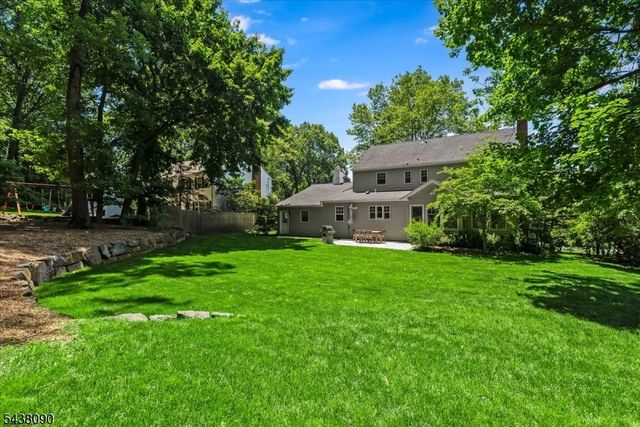 22 Ridge Dr W., Berkeley Heights Twp., NJ 07922